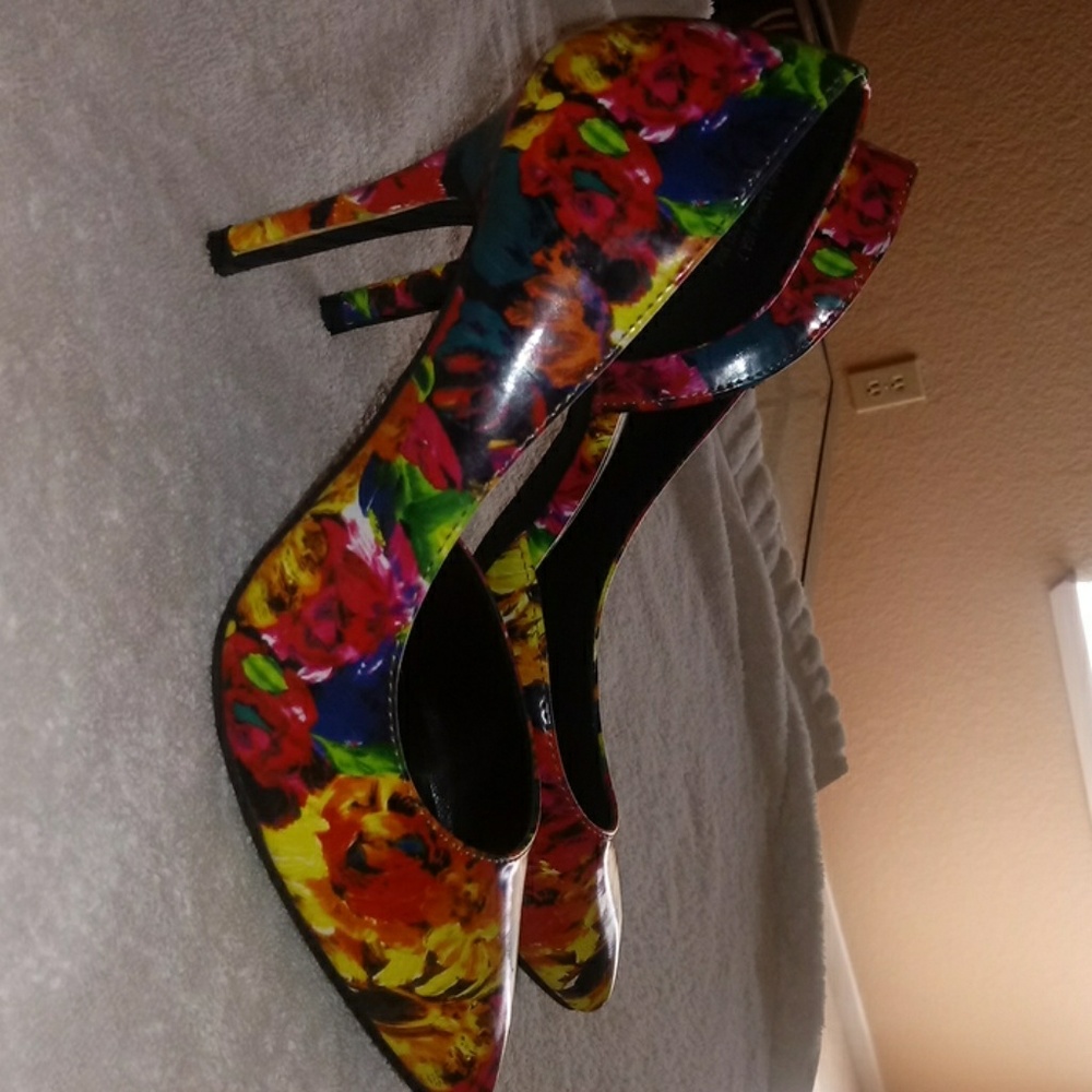 Brash Colorful heels Size 7